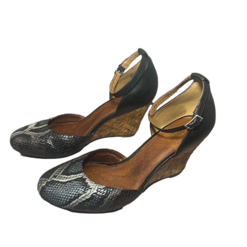 Clark’s snake skin print wedge  size 5
